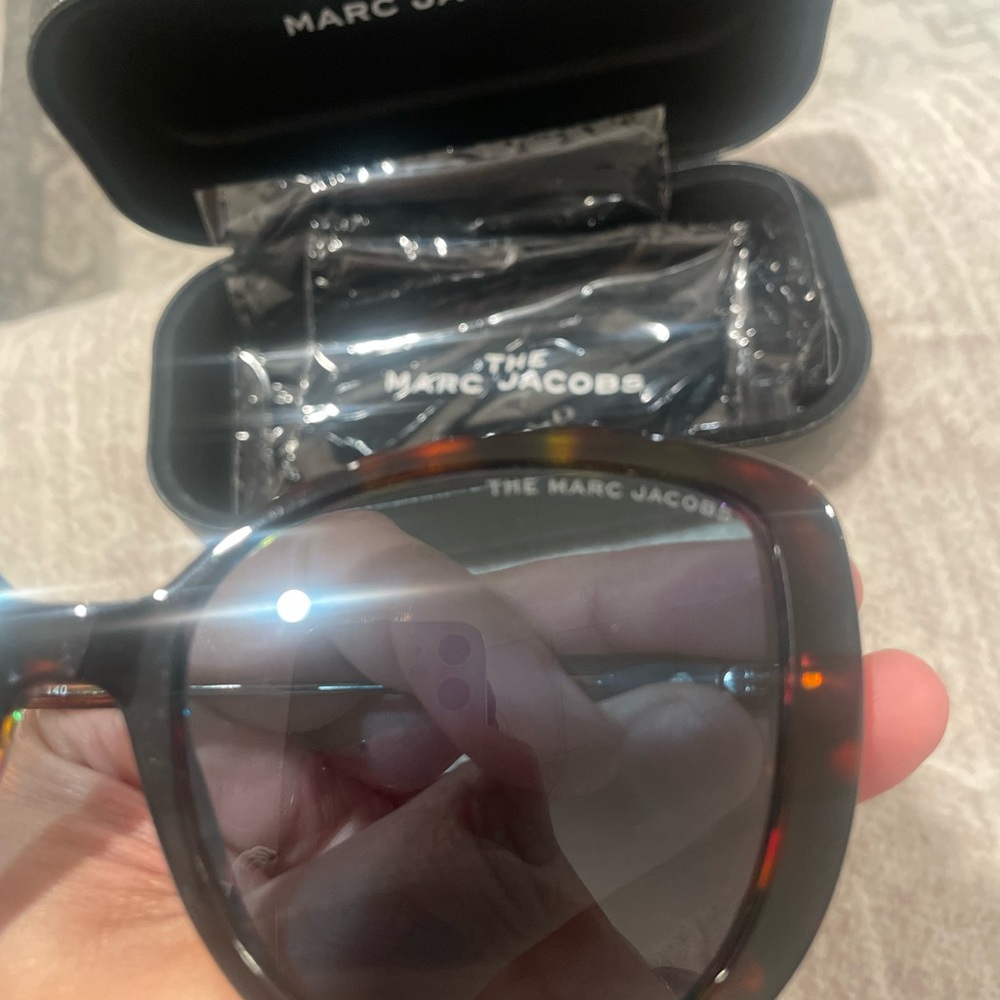 BRAND NEW Marc Jacobs Tortoise Shell Over Size Cat Eye Shape Sunglasses - Picture 6 of 7